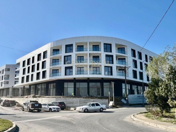 Tirane, shes apartament 2+1+Aneks+Ballkon Kati 3, 118 m² 307.000 € (Liqeni i Thate)
