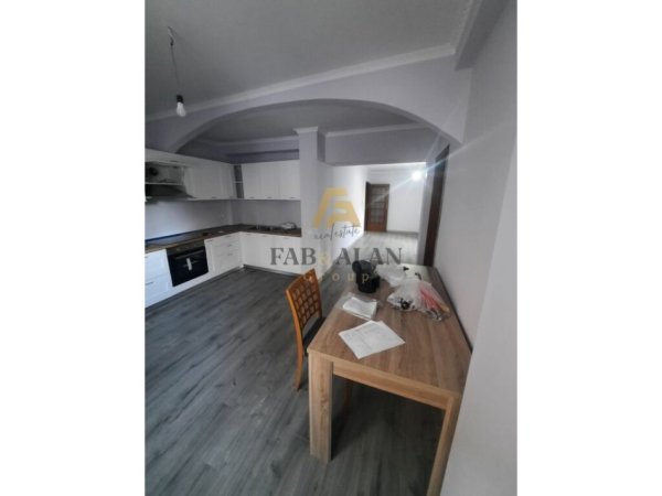 Tirane, shitet apartament 2+1 Kati 2, 96 m² 210.000 € (Stadiumi Dinamo)