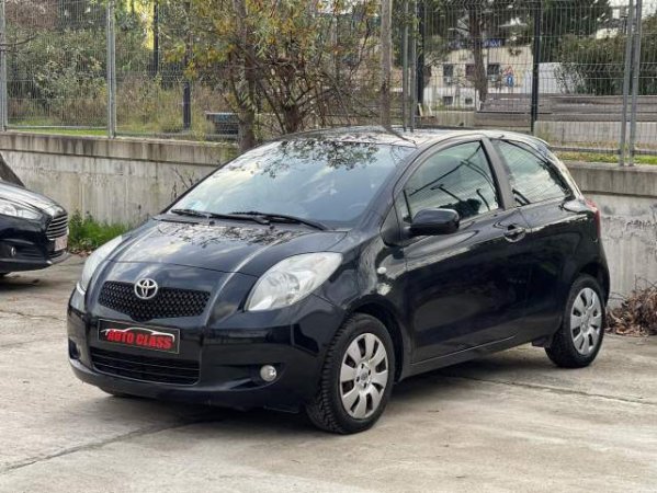 Tirane, shes makine Toyota yaris Viti 2007, 4.200 Euro