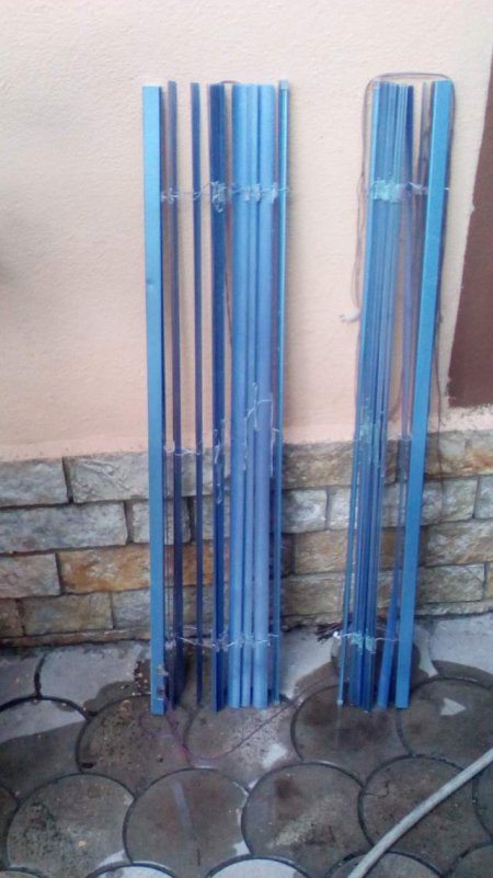 Tirane, shes 2 grila boje qielli per dritare 5.000 Leke