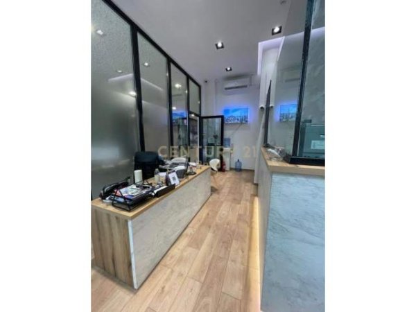 Tirane, shitet ambjent biznesi Kati 0, 25 m² 20.000 Euro (21 Dhjetori)