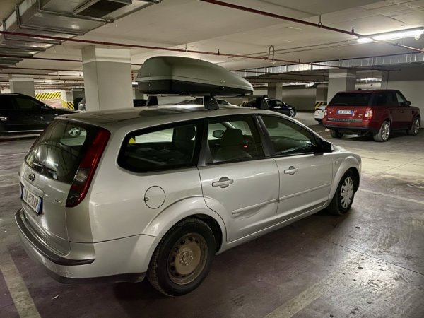 Tirane, shitet me portobagazh Ford Focus Nafte, gri metalizato manuale Kondicioner 13 km 2.600 €