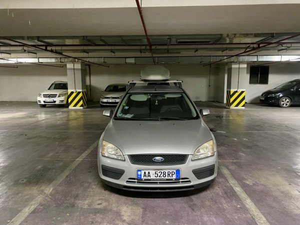 Tirane, shitet me portobagazh Ford Focus Nafte, gri metalizato manuale Kondicioner 13 km 2.600 €