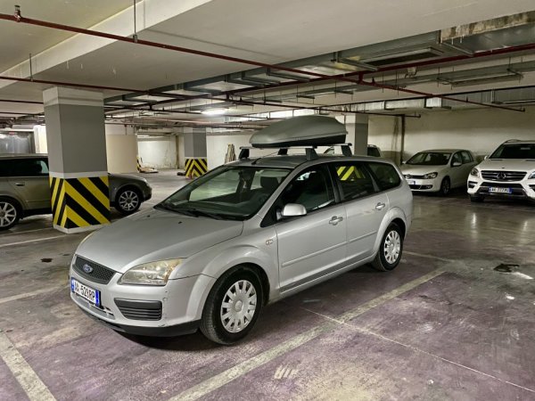 Tirane, shitet me portobagazh Ford Focus Nafte, gri metalizato manuale Kondicioner 13 km 2.600 €
