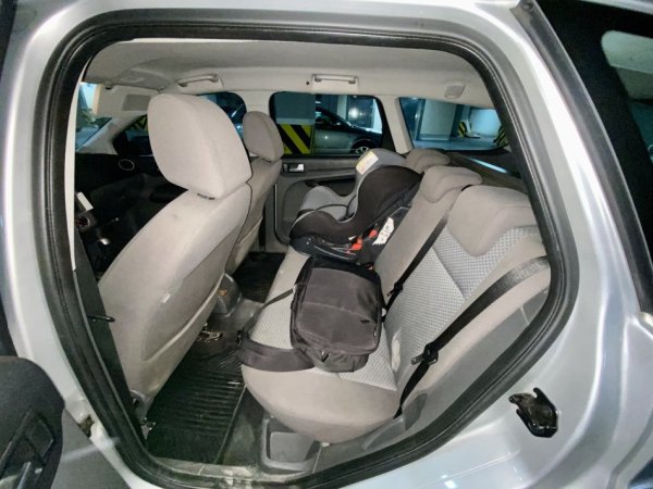 Tirane, shitet me portobagazh Ford Focus Nafte, gri metalizato manuale Kondicioner 13 km 2.600 €