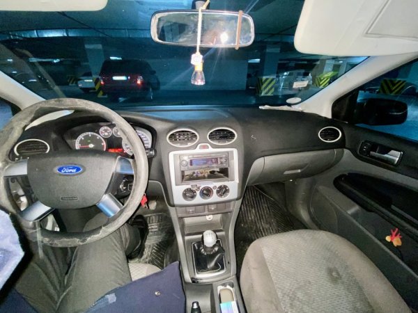 Tirane, shitet me portobagazh Ford Focus Nafte, gri metalizato manuale Kondicioner 13 km 2.600 €