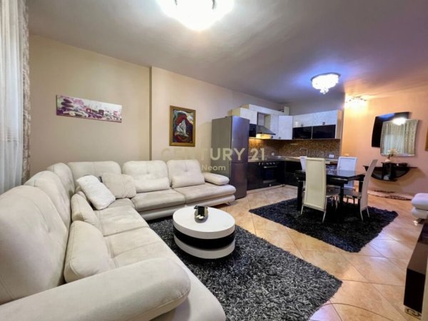 Tirane, jap me qera apartament 2+1 Kati 4, 100 m² 650 € (Neom108725)