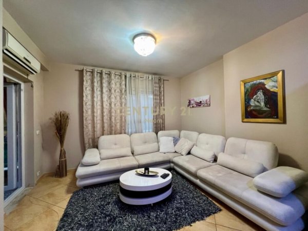 Tirane, jap me qera apartament 2+1 Kati 4, 100 m² 650 € (Neom108725)