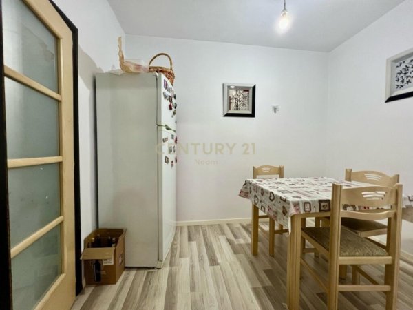 Tirane, jap me qera apartament 3+1+2+POST PARKIMI , 120 m² 500 € (Selitë)