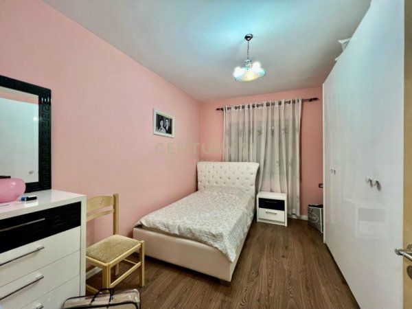Tirane, jap me qera apartament 3+1+2+POST PARKIMI , 120 m² 500 € (Selitë)