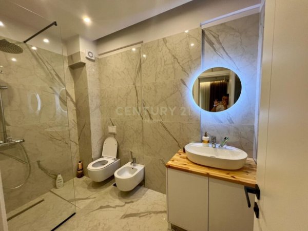 Tirane, jepet me qera apartament modern 2+1+2 me oborr te Liqeni i Thate, Kati 3, 100 m² 1.200 € (Neom108688)