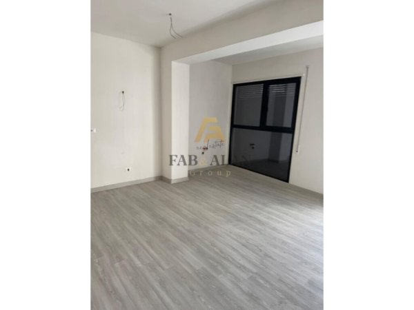 Tirane, shitet apartament 1+1 Kati 4, 85 m² 149.500 € (Bulevardi i Ri)