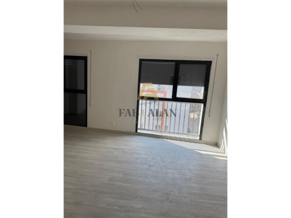 Tirane, shitet apartament 1+1 Kati 4, 85 m² 149.500 € (Bulevardi i Ri)