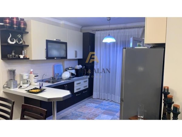 Tirane, shitet apartament 2+1 Kati 2, 79 m² 225.000 € (Rruga e Durresit)