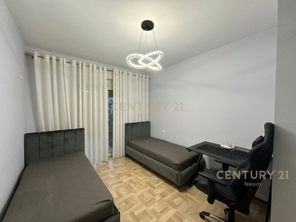 Tirane, jepet me qera apartament 1+1+Aneks+Ballkon Kati 2, 110 m² 1.200 € (Neom108355)