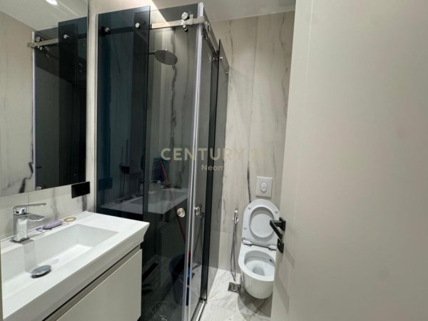 Tirane, jepet me qera apartament 2+1+Aneks+Ballkon Kati 2, 101 m² 850 € (Neom108204)