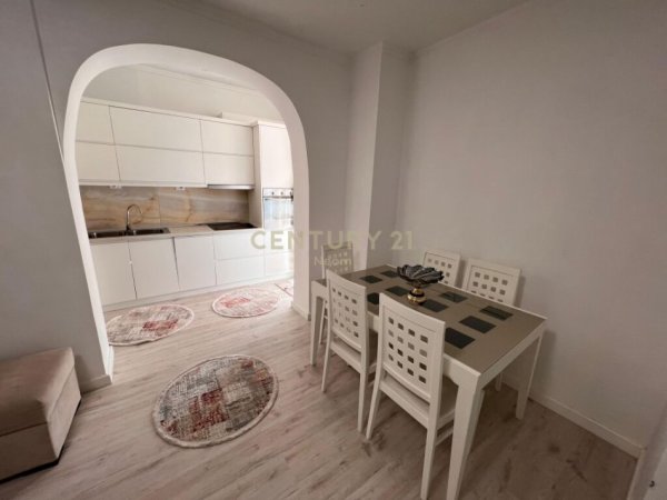 Tirane, jepet me qera apartament 1+1 Kati 5, 77 m² 500 € (Neom108140)