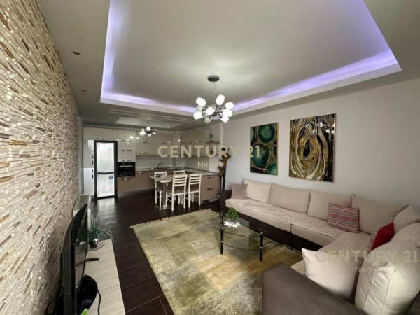 Tirane, jepet me qera apartament 2+1 Kati 5, 100 m² 650 € (Neom107945)