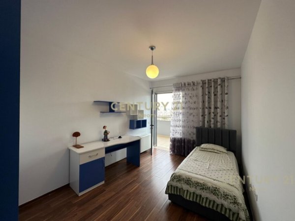 Tirane, jepet me qera apartament 2+1 Kati 5, 100 m² 650 € (Neom107945)