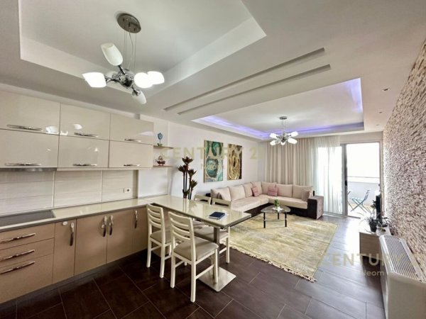 Tirane, jepet me qera apartament 2+1 Kati 5, 100 m² 650 € (Neom107945)