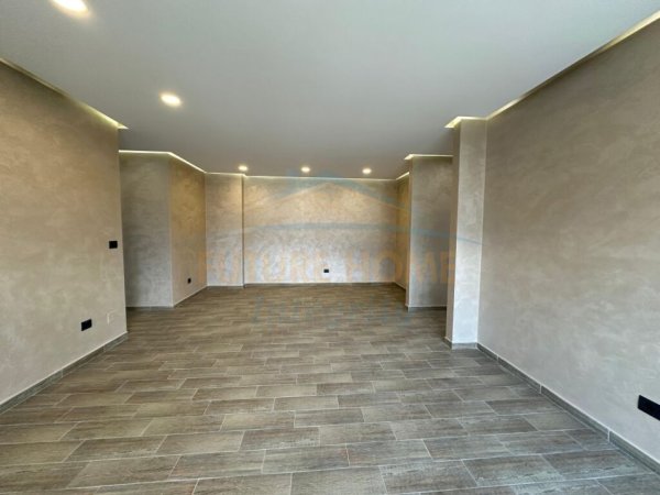 APARTAMENT 4+1 NE SHITJE , ALI DEM