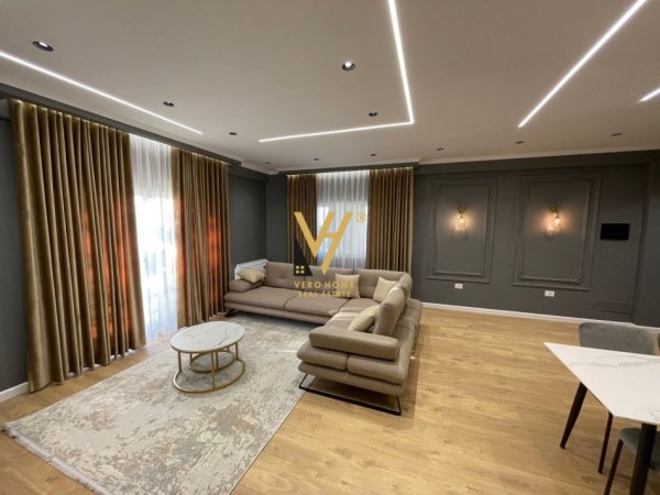 Tirane, jepet me qera apartament 2+1+Ballkon Kati 1, 126 m² 800 € (LAKELAND RESIDENCE)