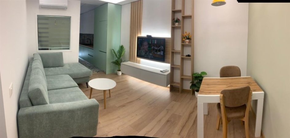 Tirane, jepet me qera apartament 1+1+Ballkon Kati 3, 60 m² 600 € (Komuna e Parisit, prane Kristal Center)