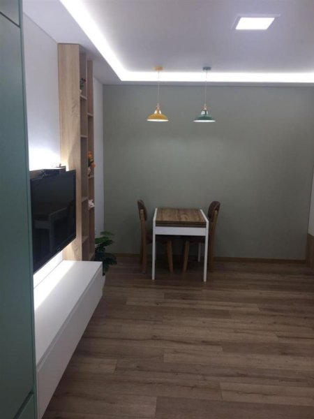 Tirane, jepet me qera apartament 1+1+Ballkon Kati 3, 60 m² 600 € (Komuna e Parisit, prane Kristal Center)