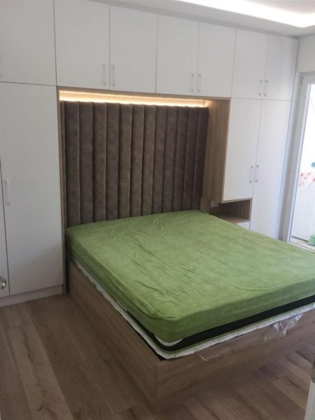 Tirane, jepet me qera apartament 1+1+Ballkon Kati 3, 60 m² 600 € (Komuna e Parisit, prane Kristal Center)
