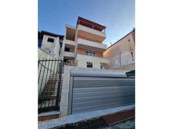 Tirane, shes Vile 3 Katshe Kati 4, 408 m² 390.000 € (Qytet Studenti)