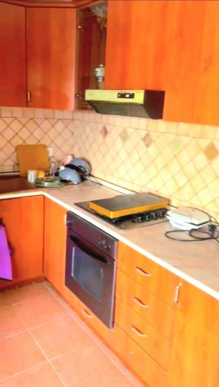 Tirane, jepet me qera apartament 1+1+Ballkon Kati 3, 55 m² 450 € (FUSHA E AVIACIONIT)