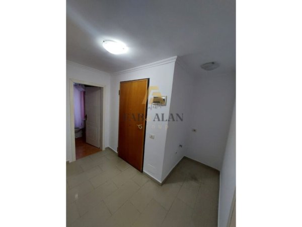 Tirane, shitet apartament 2+1 Kati 2, 75 m² 188.000 € (Rruga e Kavajes, prane Poliklinikes nr.9)