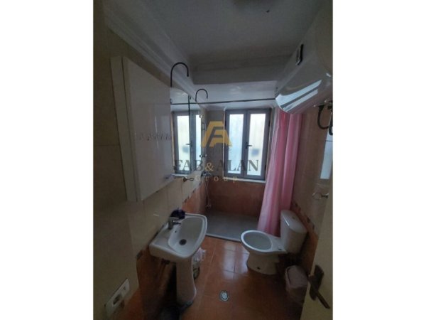 Tirane, shitet apartament 2+1 Kati 2, 75 m² 188.000 € (Rruga e Kavajes, prane Poliklinikes nr.9)