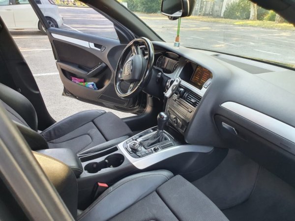 Tirane, Audi Nafte, e zeze automatik Klima 240.000 km 10.500 €