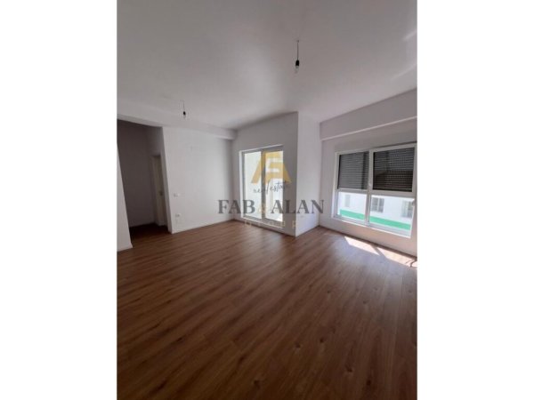 Tirane, shitet apartament 1+1 Kati 5, 65 m² 100.000 € (Ali Dem, rezidenca Kaimi)
