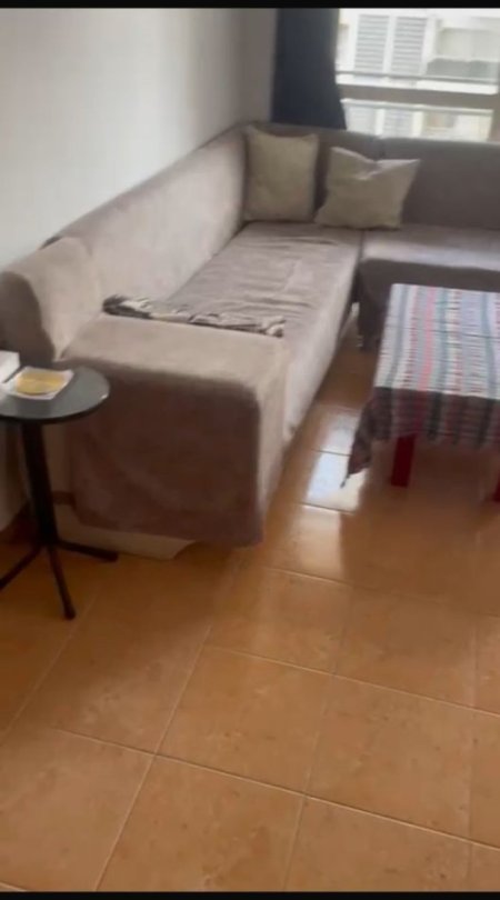 Tirane, jepet me qera apartament 1+1+Ballkon Kati 3, 65 m² 430 € (ISH FUSHA E AVIACIONIT)
