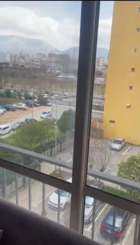 Tirane, jepet me qera apartament 1+1+Ballkon Kati 3, 65 m² 430 € (ISH FUSHA E AVIACIONIT)