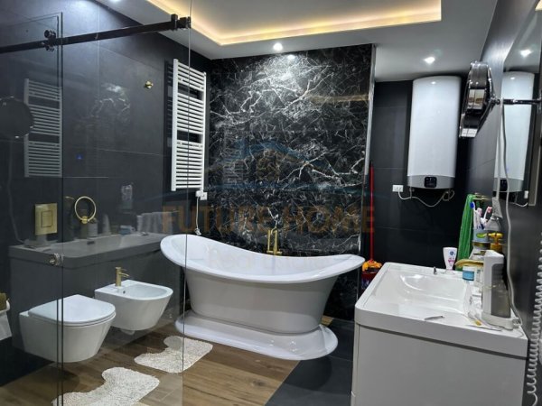 Tirane, shitet apartament duplex 2+1 Kati 2, 218 m² 436.000 € (Kopshti Zoologjik)