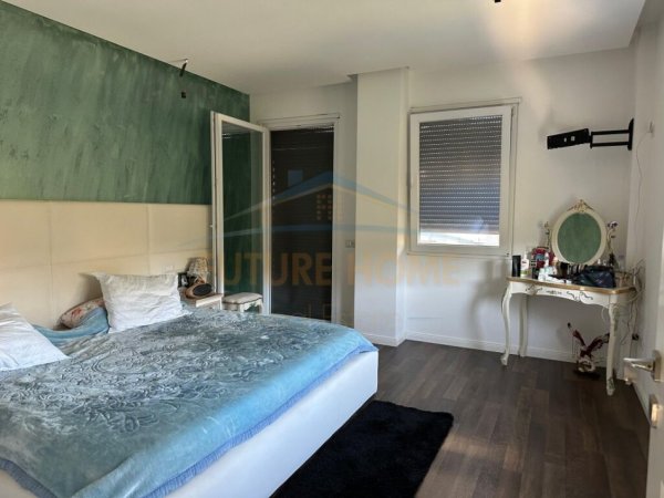 Tirane, shitet apartament duplex 2+1 Kati 2, 218 m² 436.000 € (Kopshti Zoologjik)