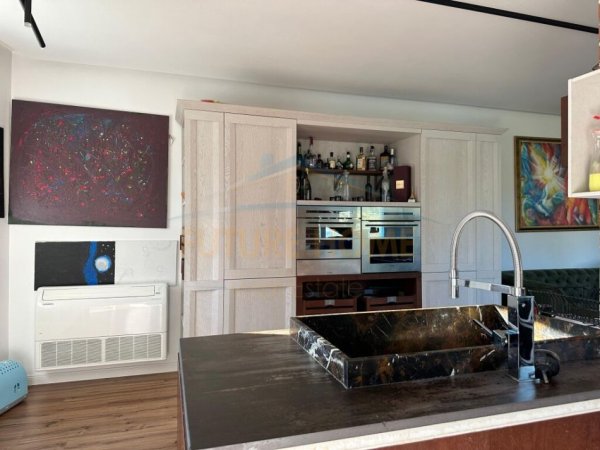 Tirane, shitet apartament duplex 2+1 Kati 2, 218 m² 436.000 € (Kopshti Zoologjik)