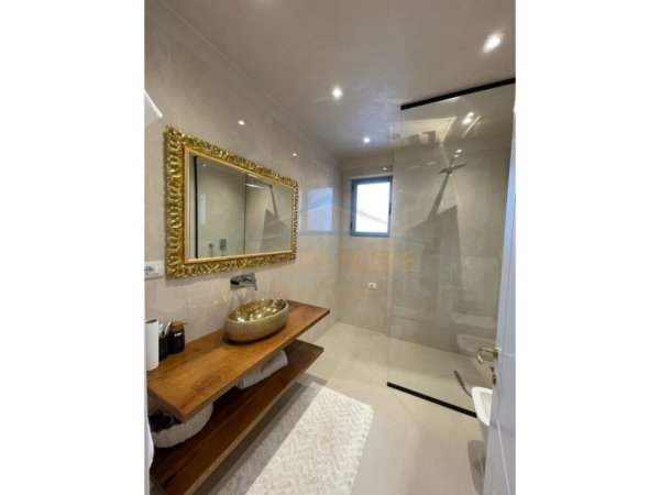 Tirane, shitet apartament 2+1 Kati 2, 116 m² 250.000 € (Liqeni i Thate)