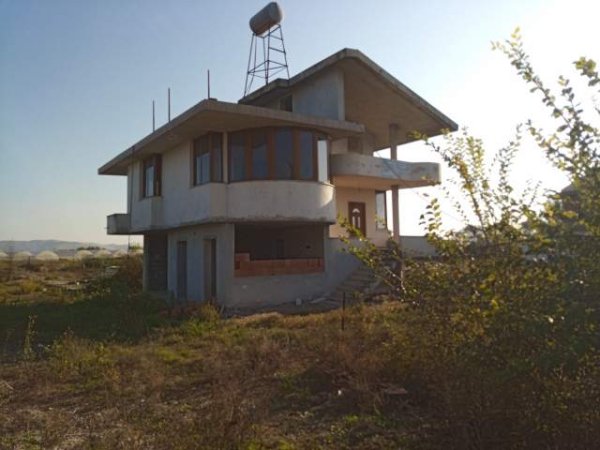 Lushnje, shes ambjent biznesi 1.500 m² 90.000 Euro (krutje,Zhym)