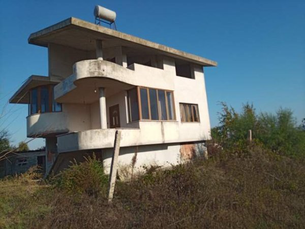 Lushnje, shes ambjent biznesi 1.500 m² 90.000 Euro (krutje,Zhym)
