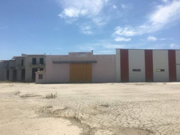 Korce, Shitet Truall 3,019 m2 + Ndërtesë 1,290 m2,  350.000 Euro
