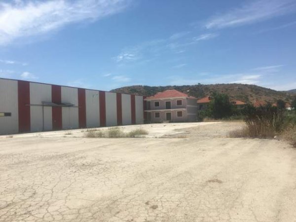 Korce, Shitet Truall 3,019 m2 + Ndërtesë 1,290 m2,  350.000 Euro