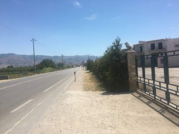 Korce, Shitet Truall 3,019 m2 + Ndërtesë 1,290 m2,  350.000 Euro
