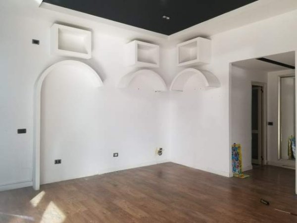 Elbasan, shitet ambjent biznesi 40 m² 2.500 Euro/m2