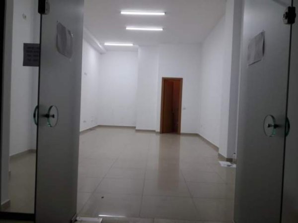 Tirane, shes dyqan Kati 1, 47 m² 3700 Euro/m2 Rr Fortuzi