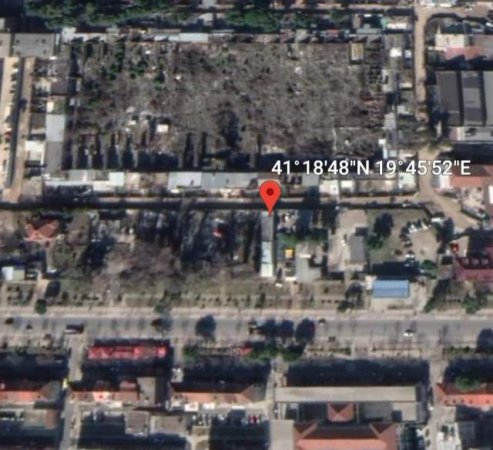Njesia 6, TRUALL 300m2  BUZE RRUGE Kombinat
