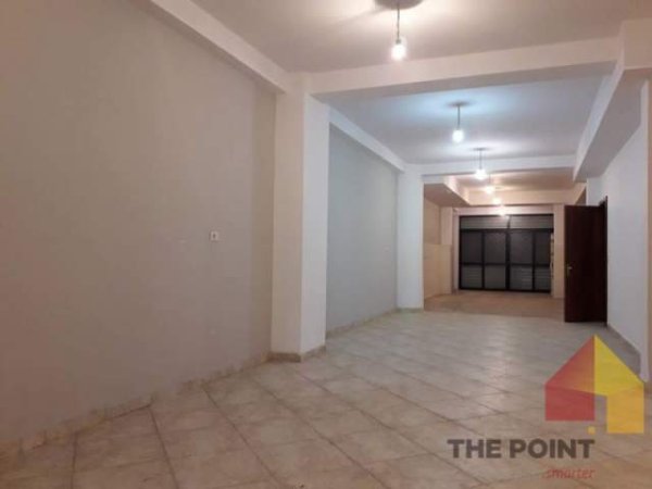 Tirane, shitet dyqan Kati -1, 205 m² 164.000 Euro (Rruga e Kavajes)